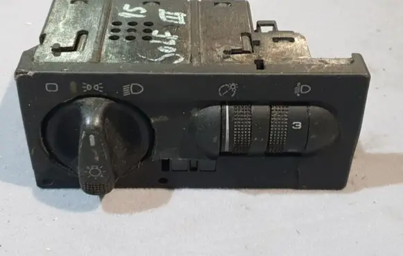 Volkswagen Golf III Light switch 1H6941531N