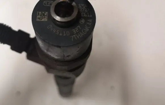 Opel Insignia A Fuel injector 0445110327