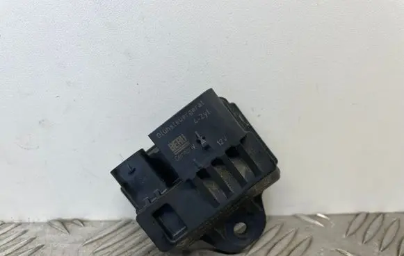Glow plug pre-heat relay