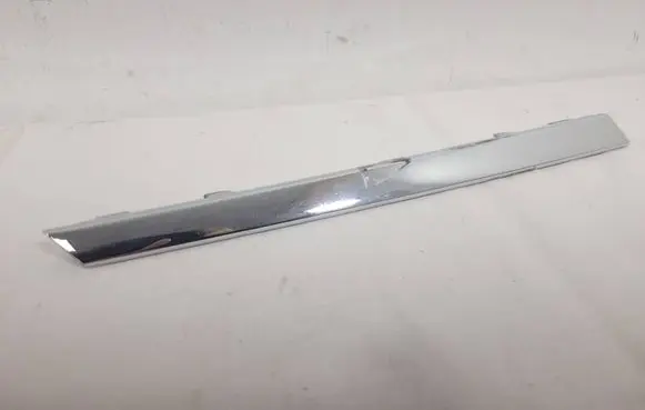 Mercedes-Benz A W169 Front bumper splitter molding A1698883085 196810012R