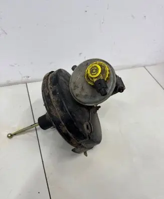 Volkswagen Golf III Brake booster