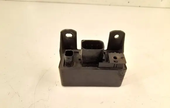 Mercedes-Benz E W211 Glow plug pre-heat relay 0005453516 6461538491