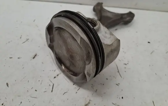 BMW 5 F10 F11 Piston with connecting rod 89L106
