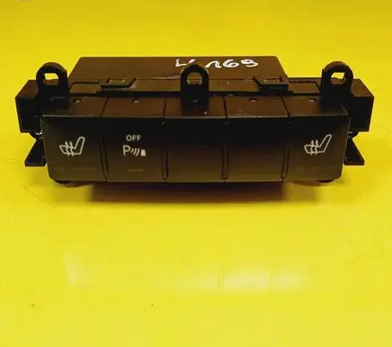 Mercedes-Benz A W169 Seat heating switch 1698209010