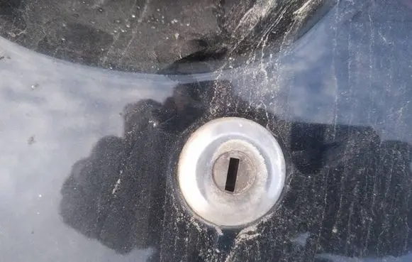 Peugeot 206 Front door lock (next to the handle) 