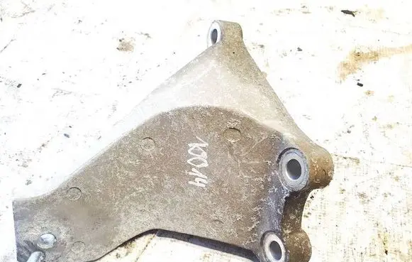 Nissan Leaf I (ZE0) Engine mounting bracket
