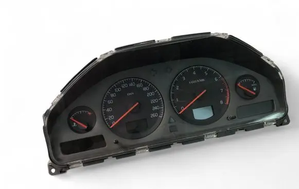 Volvo XC70 Speedometer (instrument cluster) 9499668