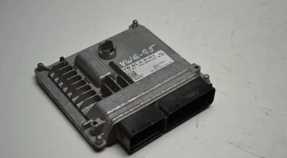 Volkswagen Golf VII Engine control unit/module 04L907445B