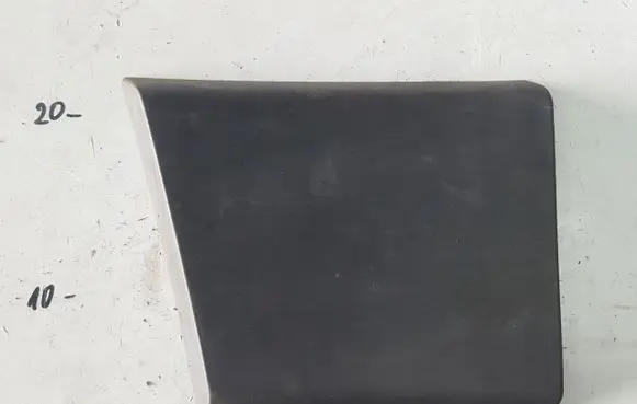 Rear fender molding trim