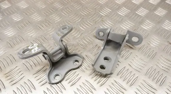 Toyota Yaris XP210 Front door hinge set 6872002060 6874002050