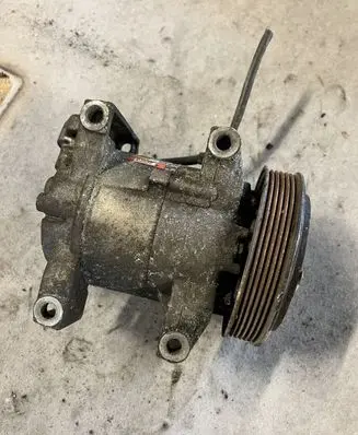 Nissan Primera Air conditioning (A/C) compressor (pump) 2J552