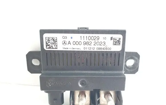 Mercedes-Benz E W212 Charging relay A0009822023