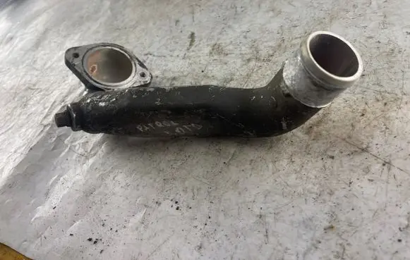 Nissan Patrol Y61 Engine coolant pipe/hose