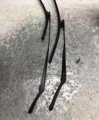 Skoda Octavia Mk2 (1Z) Front wiper blade arm 1Z1955410A 1Z1955409A