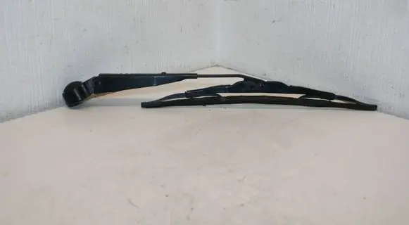 Rear wiper blade arm