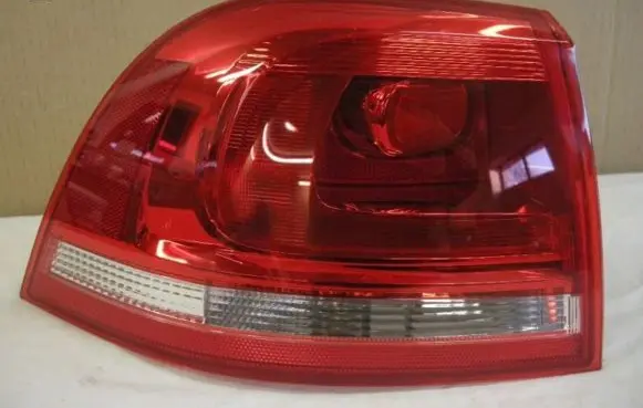 Volkswagen Touareg II Rear/tail lights 7P6945095D