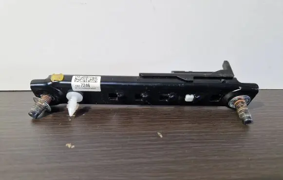 Opel Astra J Seat belt height adjuster 13577246