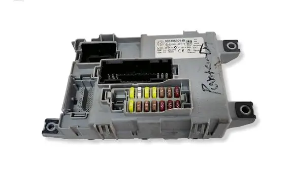 Fiat Punto (188) Fuse module 00518690940