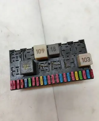 Volkswagen Golf III Fuse box set 357937039