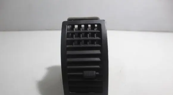 Volkswagen Polo IV 9N3 Dashboard side air vent grill/cover trim