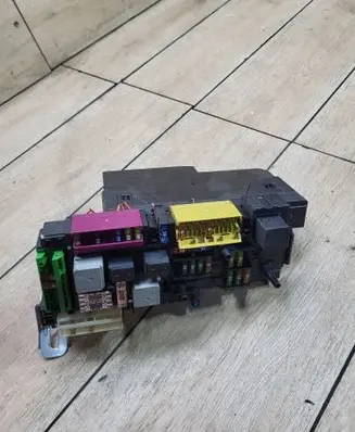 Mercedes-Benz E W212 Fuse box set 2129003922 2129015205 2129026107