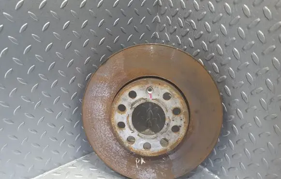 Volkswagen Jetta VI Front brake disc