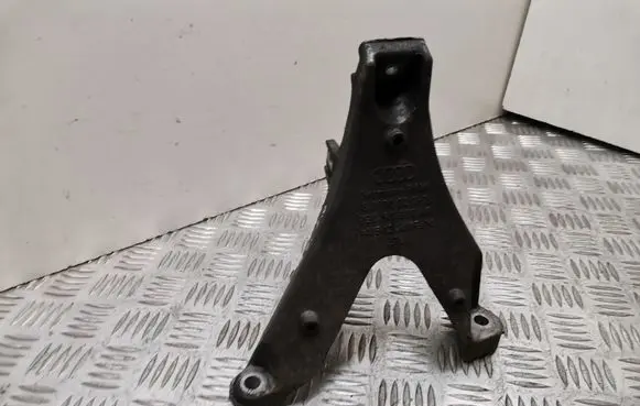 Audi A4 S4 B7 8E 8H Engine mounting bracket 8E0199308AR 889900222