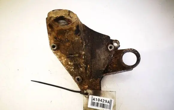 Volkswagen PASSAT B5 Engine mounting bracket 