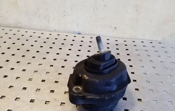BMW X5 E53 Engine mount bracket