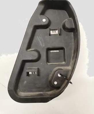Citroen C5 Tail light bulb cover holder