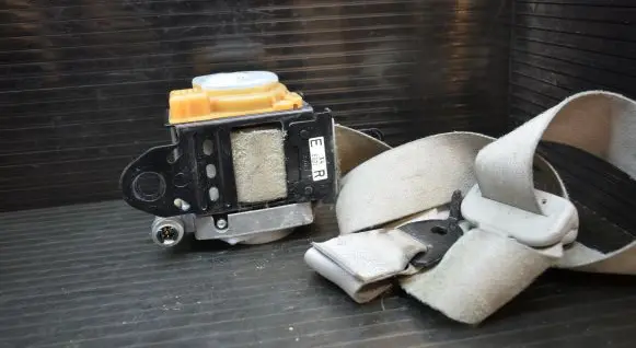 Mazda CX-7 Front seatbelt