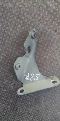 Audi Q7 4L Fender mounting bracket 4L0821136