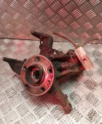 Volkswagen Polo IV 9N3 Front wheel hub
