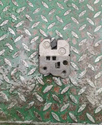 BMW 3 E46 Seat back rest lock catch 8209036