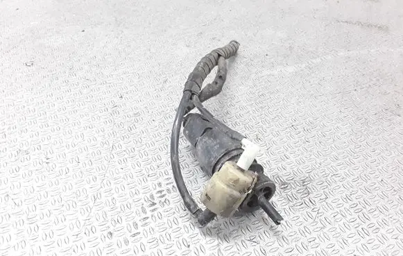 Volkswagen Polo Windscreen/windshield washer pump
