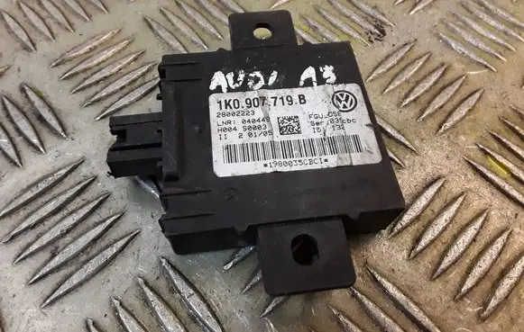 Audi A3 S3 8P Alarm control unit/module 1K0907719B