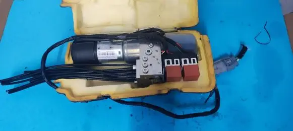 Peugeot 308cc Convertible roof hydraulic pump 107621300 DAI1-110276