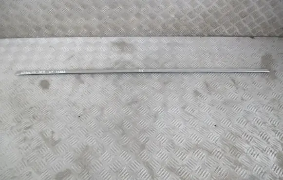 Peugeot 607 Rear door windshield rail 