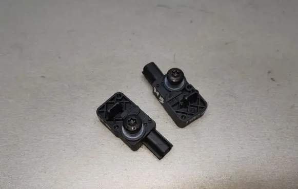 Opel Insignia A Airbag deployment crash/impact sensor 13502341
