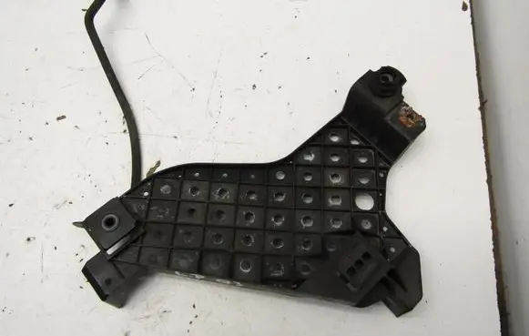 Audi Q3 8U Headlight/headlamp mounting bracket 095618