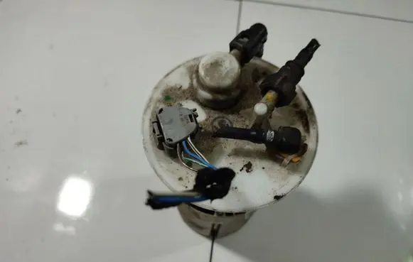 Toyota Avensis T250 Fuel level sensor 