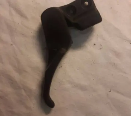 Engine bonnet (hood) release handle