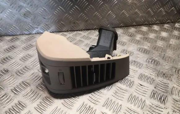 Nissan Murano Z50 Dashboard air vent grill cover trim 68761CB000