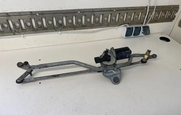 Volkswagen Transporter - Caravelle T5 Front wiper linkage and motor 7E1955113 404780 5144F
