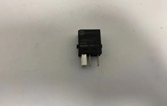 Mercedes-Benz A W168 Other relay 0025421119 021622A A1001X42
