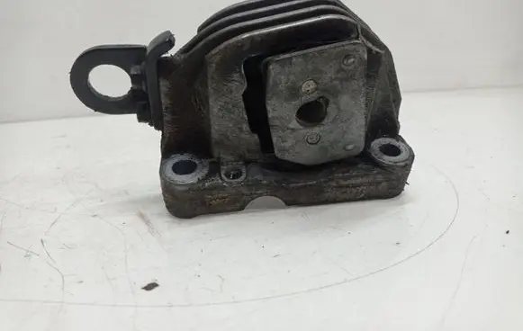 Volvo V70 Engine mount bracket 326C88