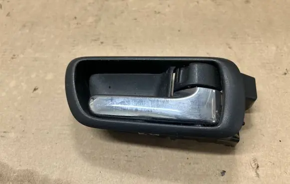 Toyota Corolla Verso AR10 Front door interior handle 692050F010
