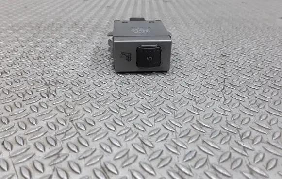 Ford Focus Seat heating switch 8V4719K314AB