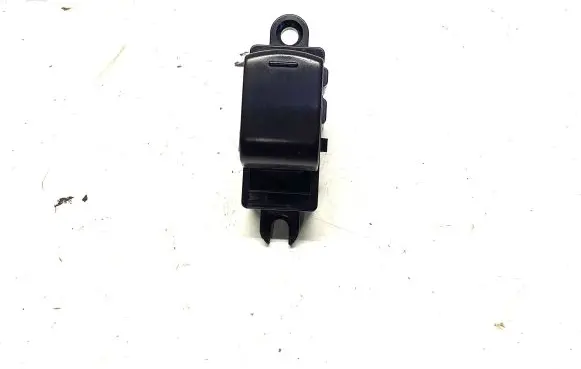 Nissan Qashqai Electric window control switch 25411BR00A