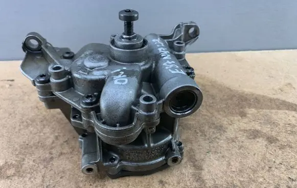 BMW 1 E81 E87 Oil pump 7707492024 11417810451 7810451